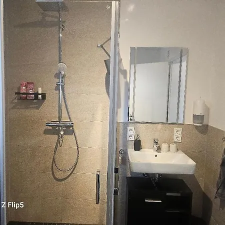 Exklusive Penthouse-wohnung Mit Blick Ueber *