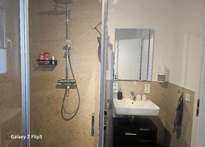 Exklusive Penthouse-wohnung Mit Blick Ueber *